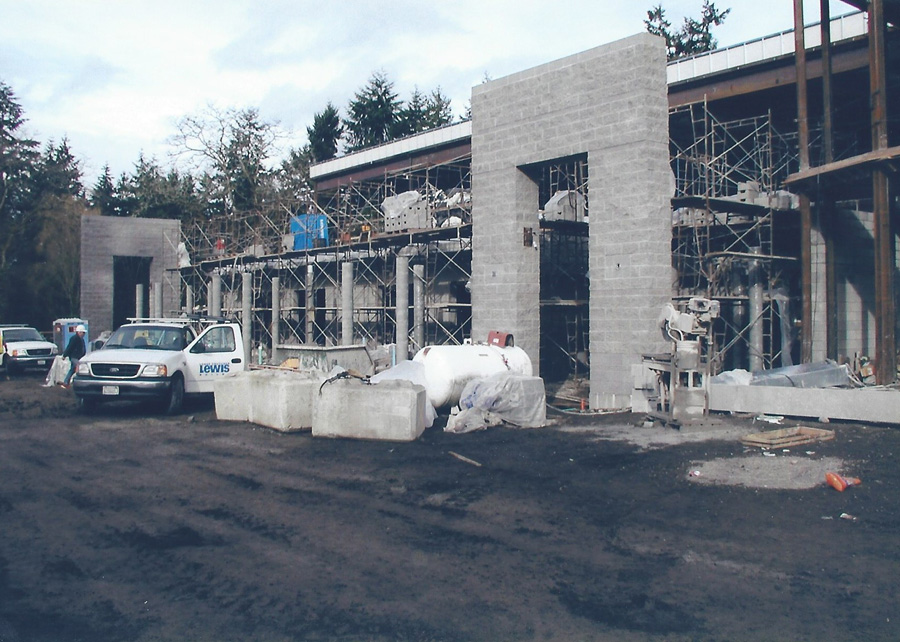 Construction of Lakewood clinic building and surgery center, 2004